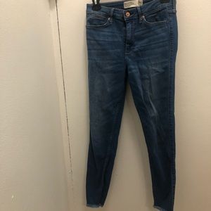 Abercrombie & Fitch high-rise ankle jeans (Size 6)